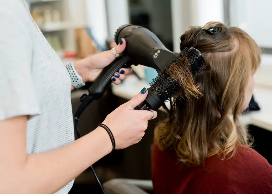 Curso de Estética, Barbería Profesional, Peluquería Profesional, Maquillaje Profesional, Depilación integral y Manicura Profesional.